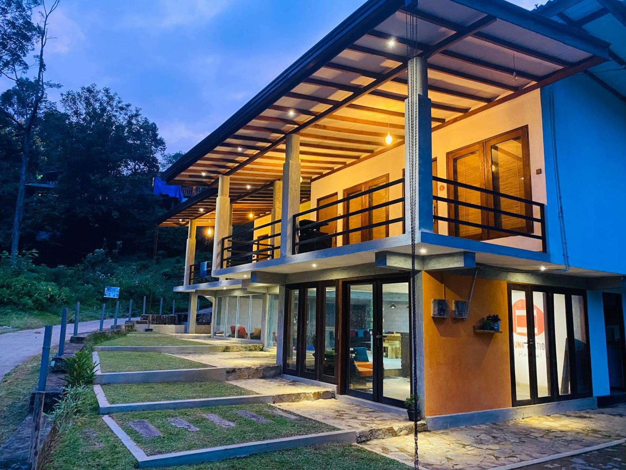 Bunk Station Hostel เอลลา ภายนอก รูปภาพ