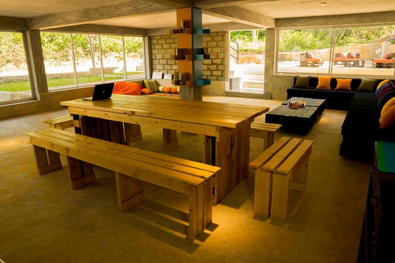 Bunk Station Hostel เอลลา ภายนอก รูปภาพ