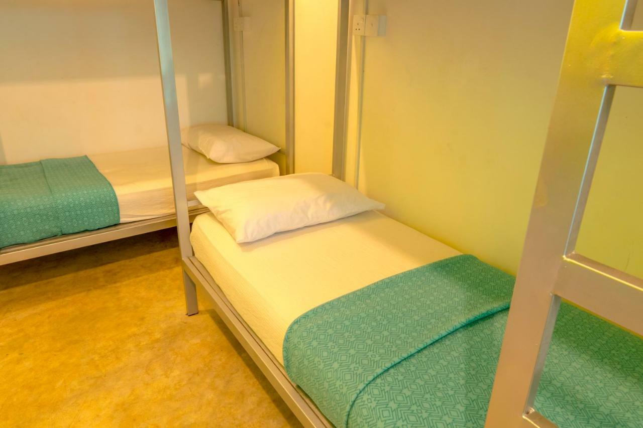 Bunk Station Hostel เอลลา ภายนอก รูปภาพ