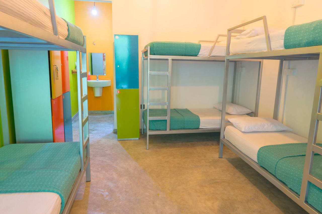 Bunk Station Hostel เอลลา ภายนอก รูปภาพ