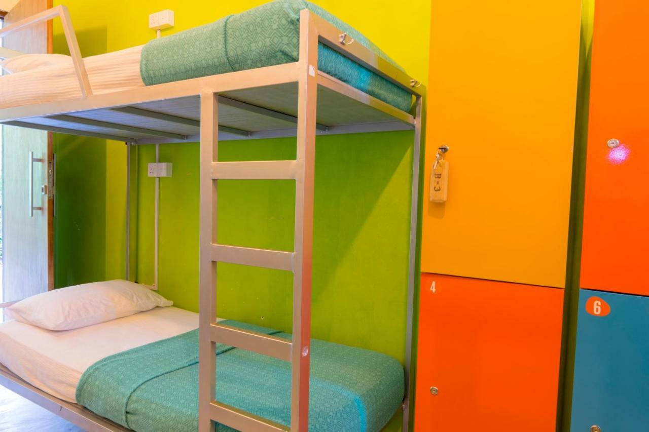 Bunk Station Hostel เอลลา ภายนอก รูปภาพ