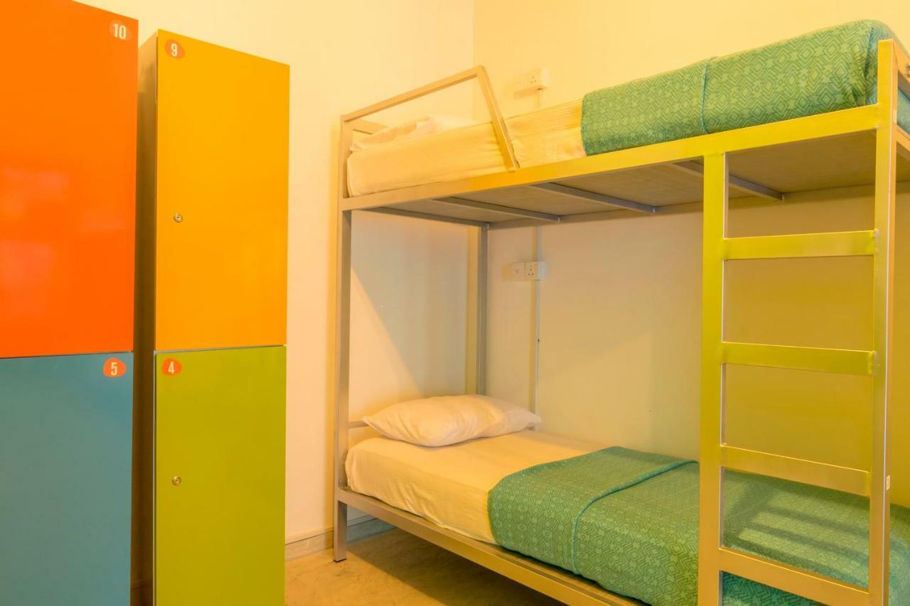 Bunk Station Hostel เอลลา ภายนอก รูปภาพ