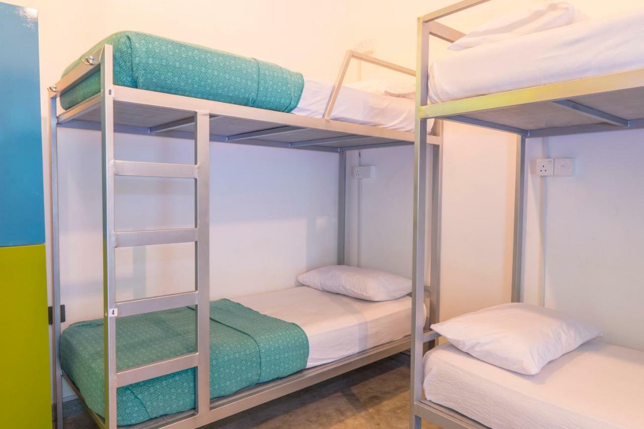 Bunk Station Hostel เอลลา ภายนอก รูปภาพ